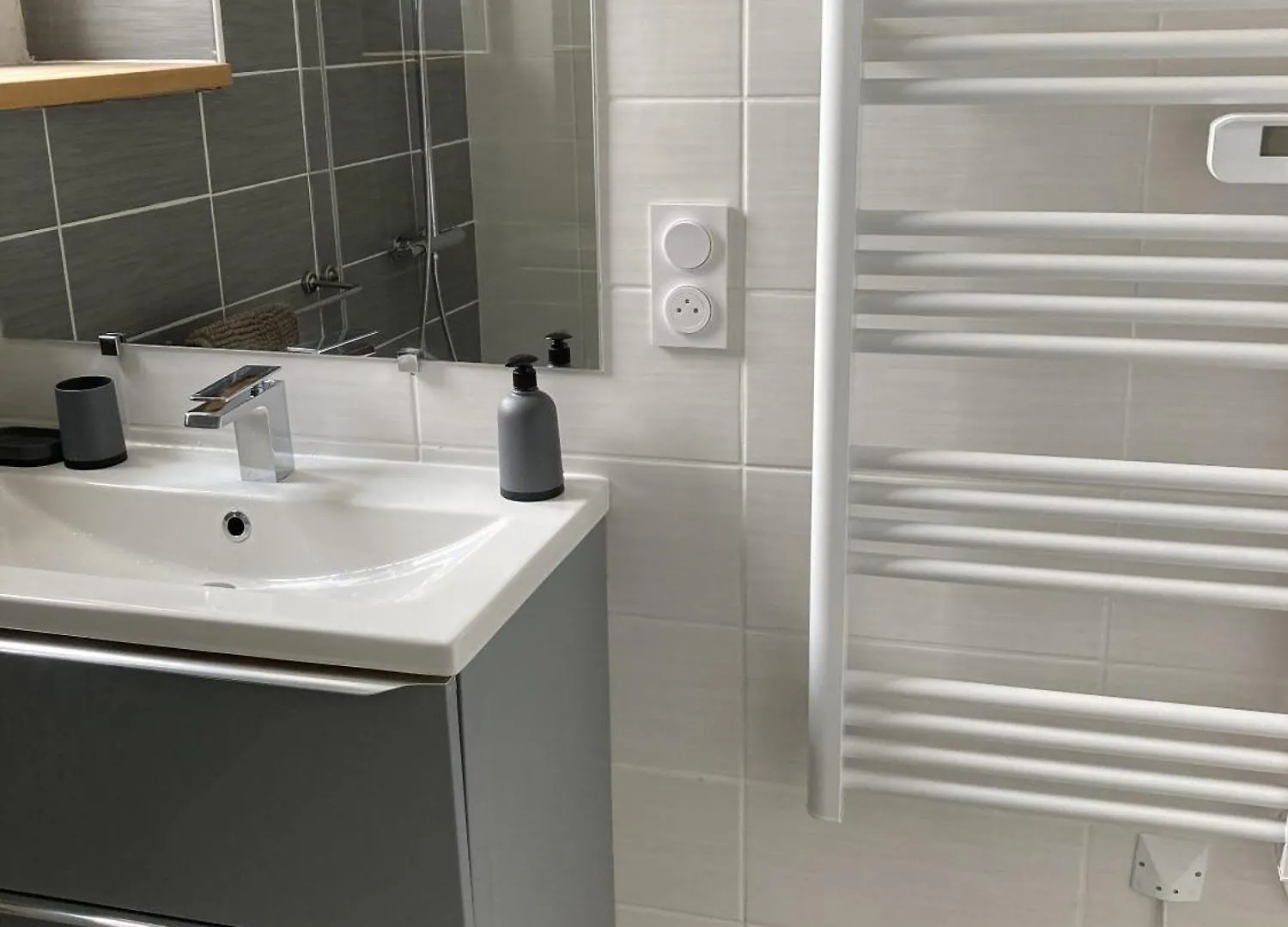 Location Appartement Des Pyrenees Bordères-sur-l'Échez 0*,